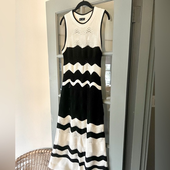 GAP Dresses & Skirts - GAP Black and White Sleeveless Crochet Knit Maxi Dress